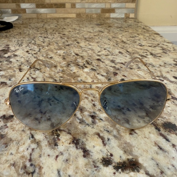Ray Ban  Aviator Classic Large Metal Sunglasses *Barely Worn - Picture 3 of 9